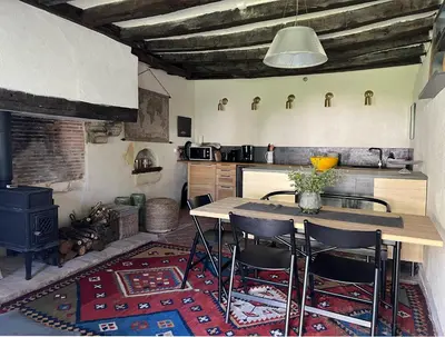 Cuisine ou kitchenette dans l'établissement Gîte Moulin des Arts