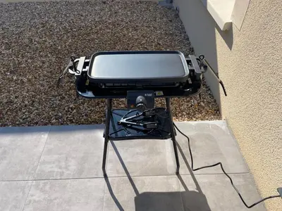 Barbecue disponible mis à disposition des clients de la maison de vacances