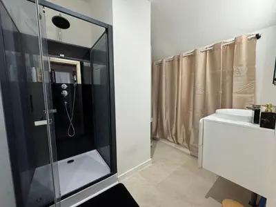 Salle de bains dans l'établissement Mancelle proche du circuit 24h
