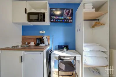 Cuisine ou kitchenette dans l'établissement Terre - Proche A 10 - 2V - Parking