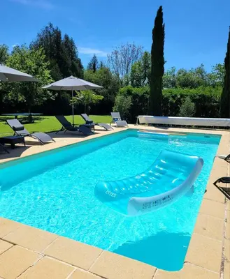 Piscine de l'établissement La Maison Tuffeau Bed and Breakfast ou située à proximité