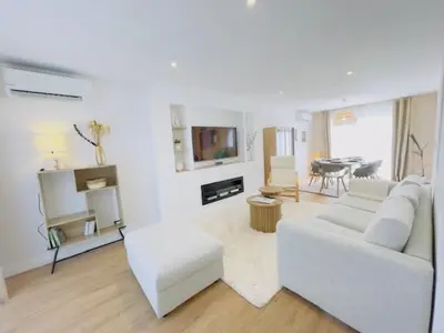 Télévision ou salle de divertissement dans l'établissement Le Luxury Lodge - 8 Voyageurs - Parking et Wifi