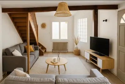 Télévision ou salle de divertissement dans l'établissement Loft 5 Chambres - 3 Salles de Bain - Place de parking privé - Proximité Gare ,circuit, centre ville -Événements du circuit