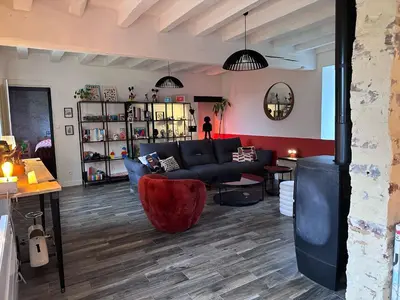 Coin salon dans l'établissement Idéal 24H du Mans - 3 chambres, jardin & stationnement facile