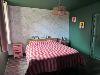 Un ou plusieurs lits dans un hébergement de l'établissement Idéal 24H du Mans - 3 chambres, jardin & stationnement facile