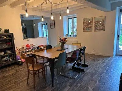 Coin salon dans l'établissement Idéal 24H du Mans - 3 chambres, jardin & stationnement facile