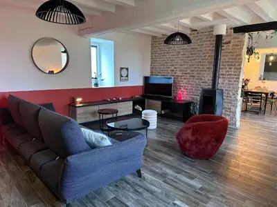 Coin salon dans l'établissement Idéal 24H du Mans - 3 chambres, jardin & stationnement facile