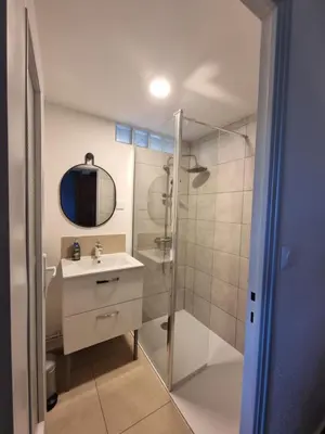 Salle de bains dans l'établissement Maison semi troglodyte