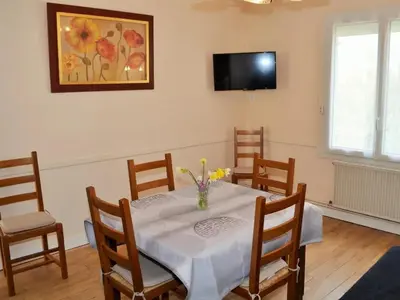 Télévision ou salle de divertissement dans l'établissement Les vignes de la Bouvinerie