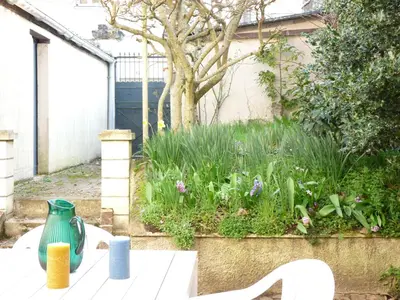 Jardin de l'établissement Le Passage du Roi, maison de ville, jardin et garage au coeur d'Amboise
