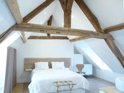 Un ou plusieurs lits dans un hébergement de l'établissement Le Passage du Roi, maison de ville, jardin et garage au coeur d'Amboise
