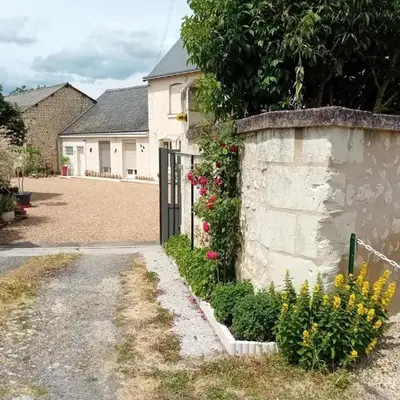 Charmante Maison en Pierre avec Jardin Près de Chinon - FR-1-381-608
