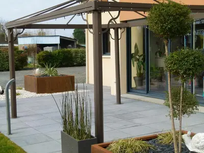 Jardin de l'établissement chambre proche circuit