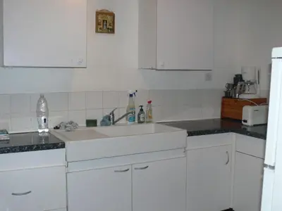 Cuisine ou kitchenette dans l'établissement la Laverie