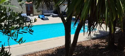Piscine de l'établissement Gite Les Laurielles ou située à proximité