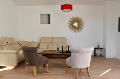 Coin salon dans l'établissement Charmante maison au cœur du village