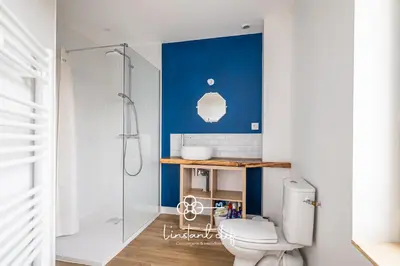 Salle de bains dans l'établissement Maison cosy proche du Mans avec jardin et BBQ - l'instant clef