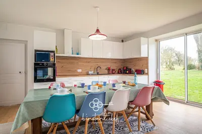 Cuisine ou kitchenette dans l'établissement Maison cosy proche du Mans avec jardin et BBQ - l'instant clef
