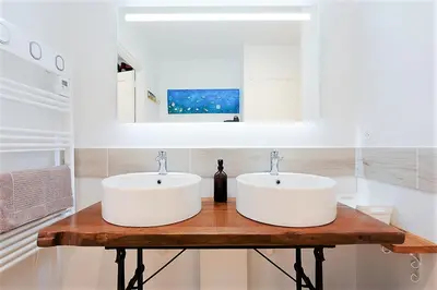 Salle de bains dans l'établissement Chambres indépendantes de charme à proximité d'Amboise
