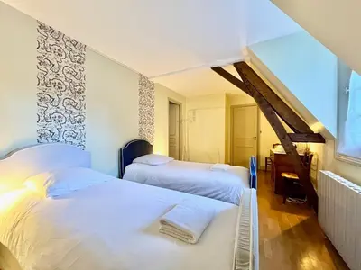 Un ou plusieurs lits dans un hébergement de l'établissement Dépendance du Château - 4 Chambres - Grande salle commune - Bord de Loire