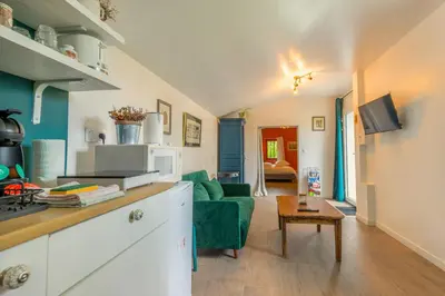 Cuisine ou kitchenette dans l'établissement les Refuges du Vignoble