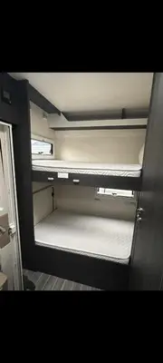 Un ou plusieurs lits superposés dans un hébergement de l'établissement Ma cabane roulante