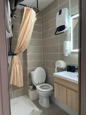 Salle de bains dans l'établissement Les Chambres de la Gare