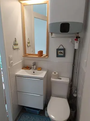 Salle de bains dans l'établissement Chambre d'hôte au Mans pour 24H Autos Motos ou autre évènement