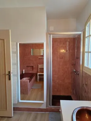 Salle de bains dans l'établissement Gîte Belle vue au Gros Caillou, 13mn du Zoo de Beauval