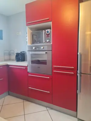 Cuisine ou kitchenette dans l'établissement Maison au Mans pour les 24h