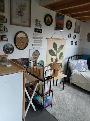 Coin salon dans l'établissement tiny house