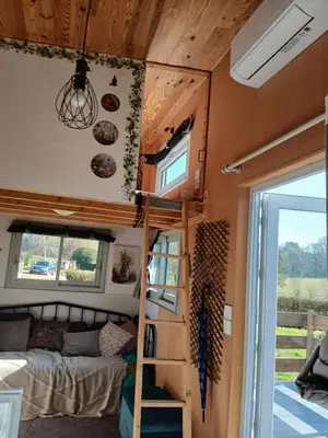 Coin salon dans l'établissement tiny house