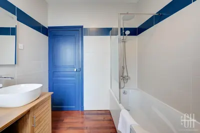 Salle de bains dans l'établissement Maison familiale bords de Loire avec jardin et 3 Chambres