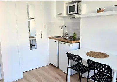 Cuisine ou kitchenette dans l'établissement 3 Central Tours Bleu - Proche de tous commerces