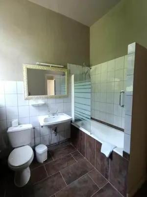 Salle de bains dans l'établissement Château de Vallagon