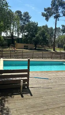 Piscine de l'établissement Havre de paix familial & piscine - L'Instant Clef ou située à proximité