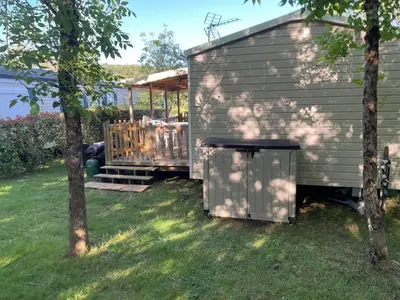 Jardin de l'établissement Mobil home près de l étang