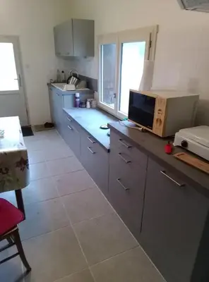 Cuisine ou kitchenette dans l'établissement Maison conviviale avec jardin à Raslay, 80 m²