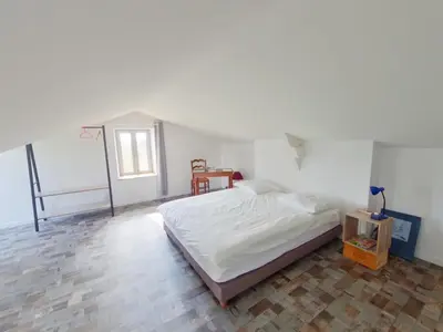 Un ou plusieurs lits dans un hébergement de l'établissement Maison de vacances à Sossais - Campagne calme, 3 chambres, proche sites touristiques - FR-1-541-172