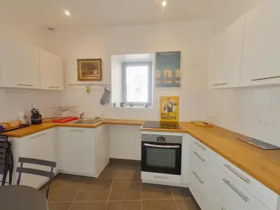 Cuisine ou kitchenette dans l'établissement Maison de vacances à Sossais - Campagne calme, 3 chambres, proche sites touristiques - FR-1-541-172