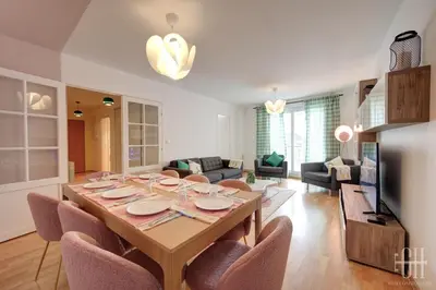 Télévision ou salle de divertissement dans l'établissement Grand appartement hyper centre,4 chambres, parking