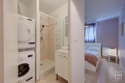 Salle de bains dans l'établissement Grand appartement hyper centre,4 chambres, parking