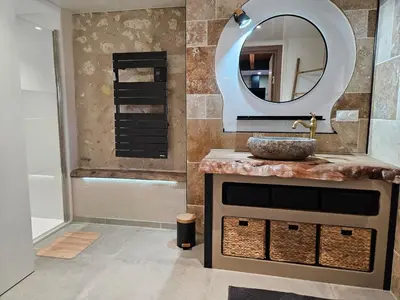 Salle de bains dans l'établissement Le Nid Suspendu