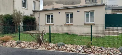 Jardin de l'établissement Le Georges Durand - Parking - 5 min du Circuit 24H - Wifi - 2 chambres