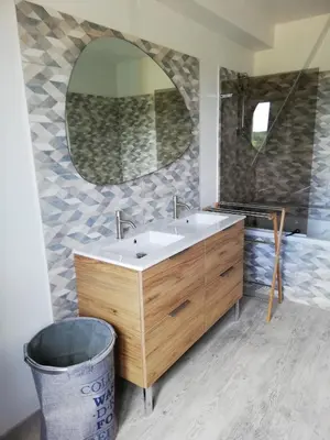 Salle de bains dans l'établissement Les Loges