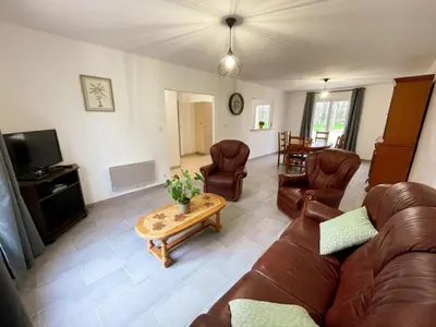 Coin salon dans l'établissement Gîte de plain-pied en Touraine avec grand jardin et parking - FR-1-381-613