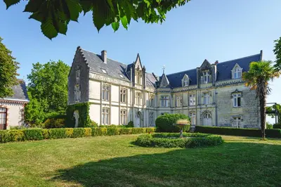 Jardin de l'établissement Chateau avec une vue sur la Loire