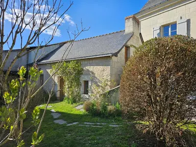Jardin de l'établissement Au pied du Lavoir chambre Germaine