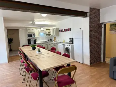 Cuisine ou kitchenette dans l'établissement Maison de ville pour groupe, très proche du château de Villandry