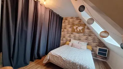 Un ou plusieurs lits dans un hébergement de l'établissement Chambre près du circuit des 24h